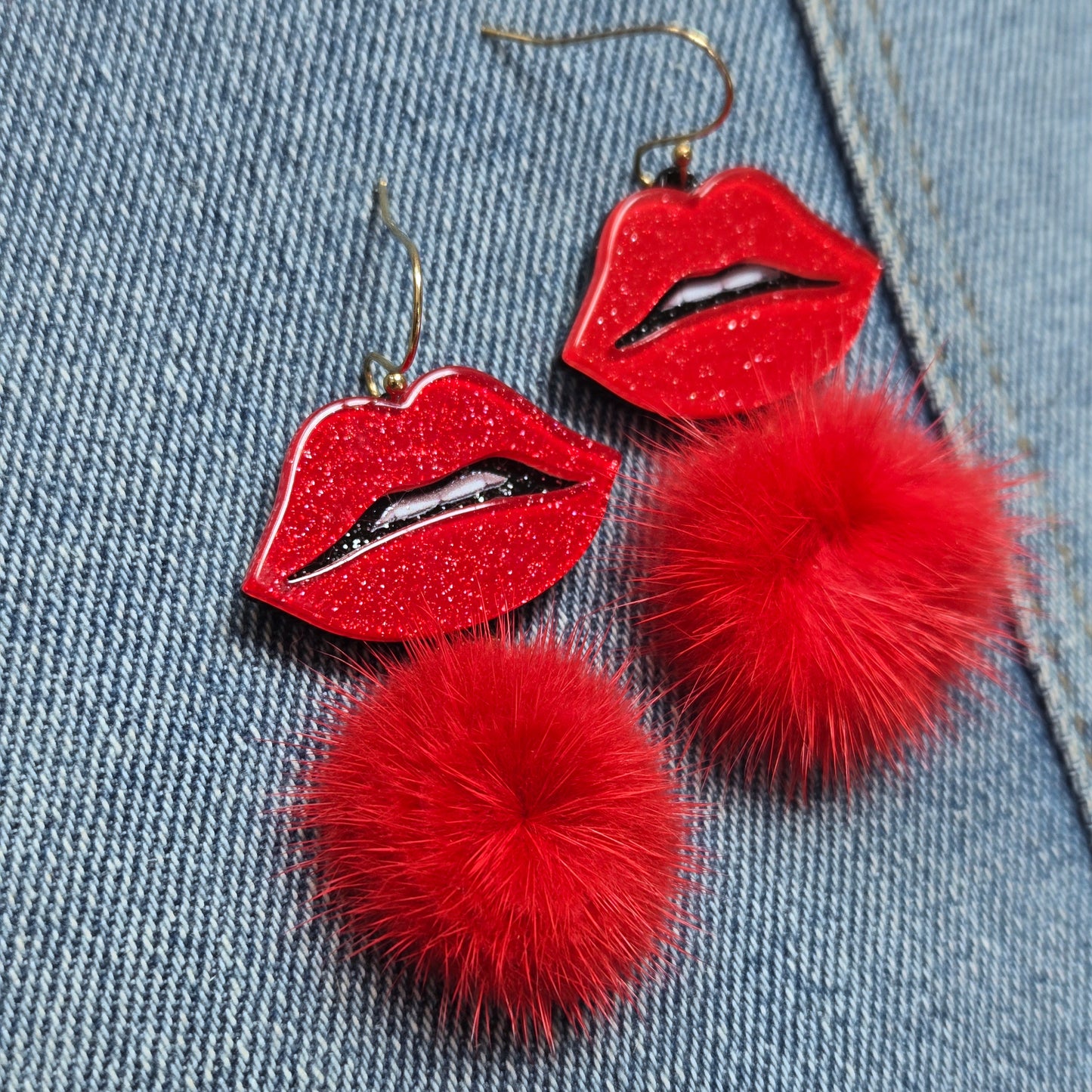 E1284 VER6262 Lips Drop Dangle Earrings