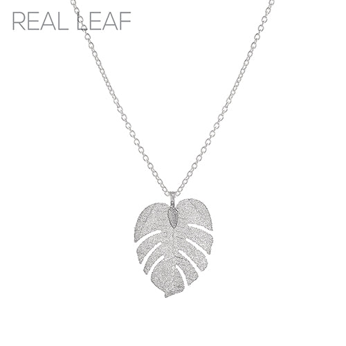 N0079 17191 Monstera Necklace