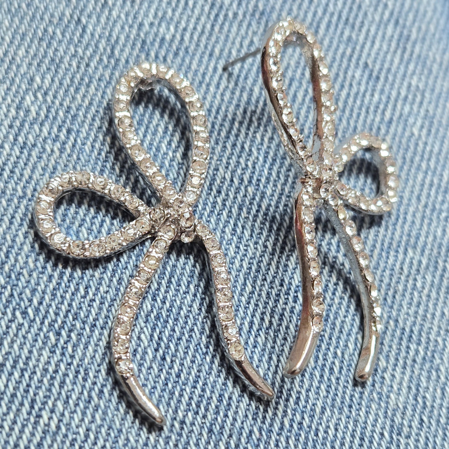 E1267 ME90896 Bowtie Drop Dangle Earrings