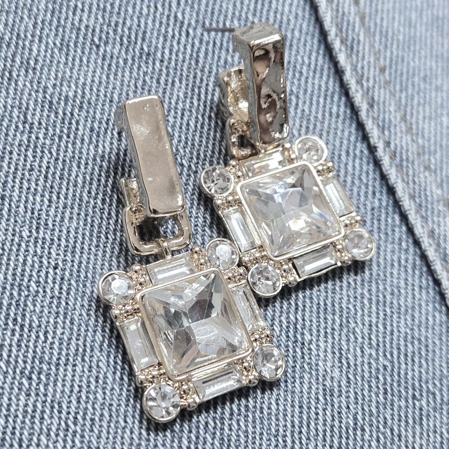 E1233 25E2072 Square Shape Rhinestone Deco Dangle Earrings