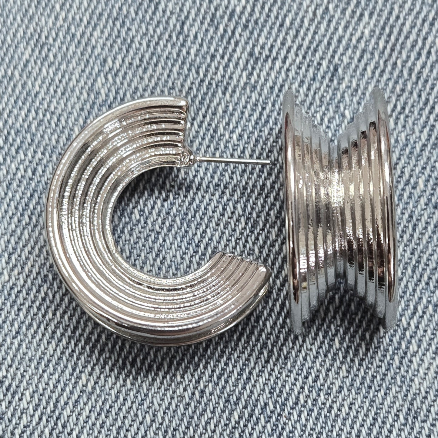 E1387 25E4462 Drop Post Hoop Earrings