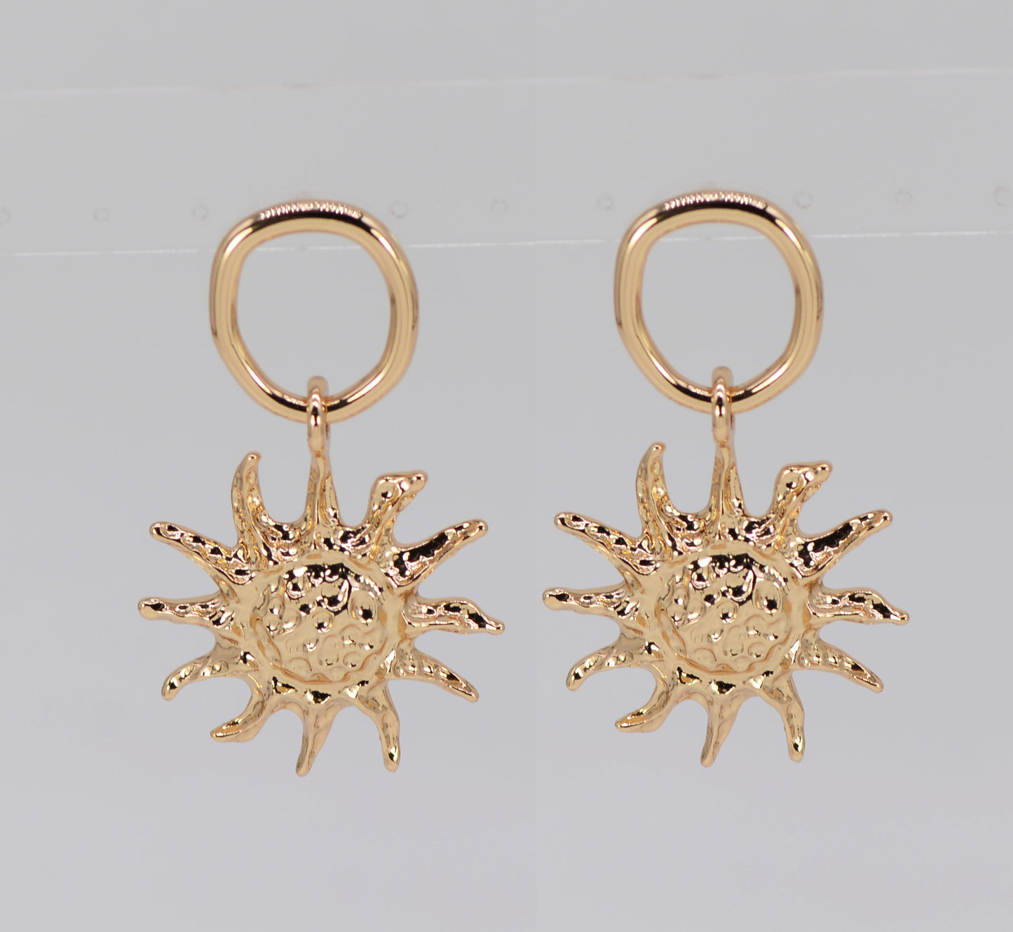 E0260 | Sunburst Charm Earrings | 25E5258