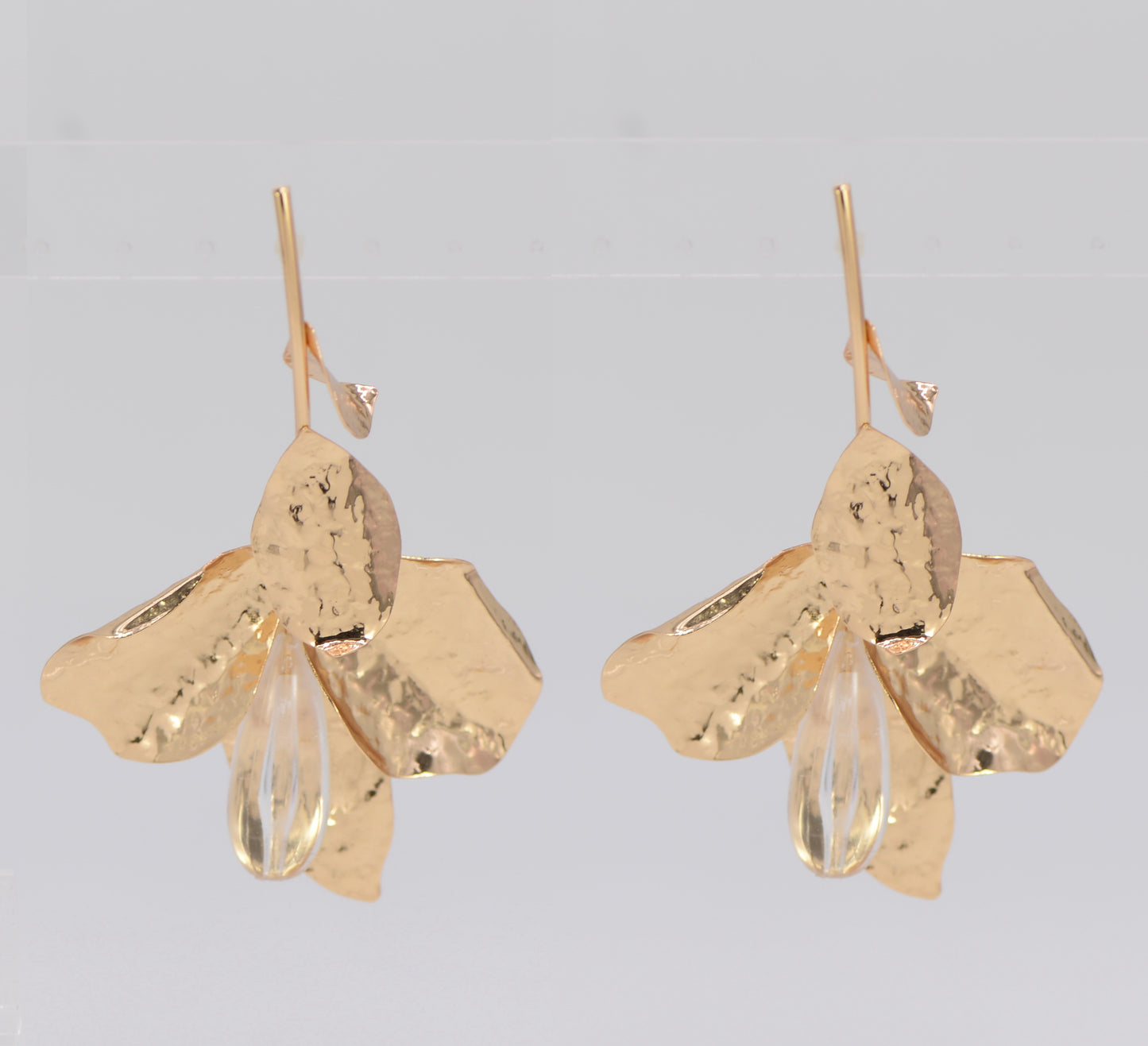 E0261 | Sculpted Petal Statement Earrings | 25E6079