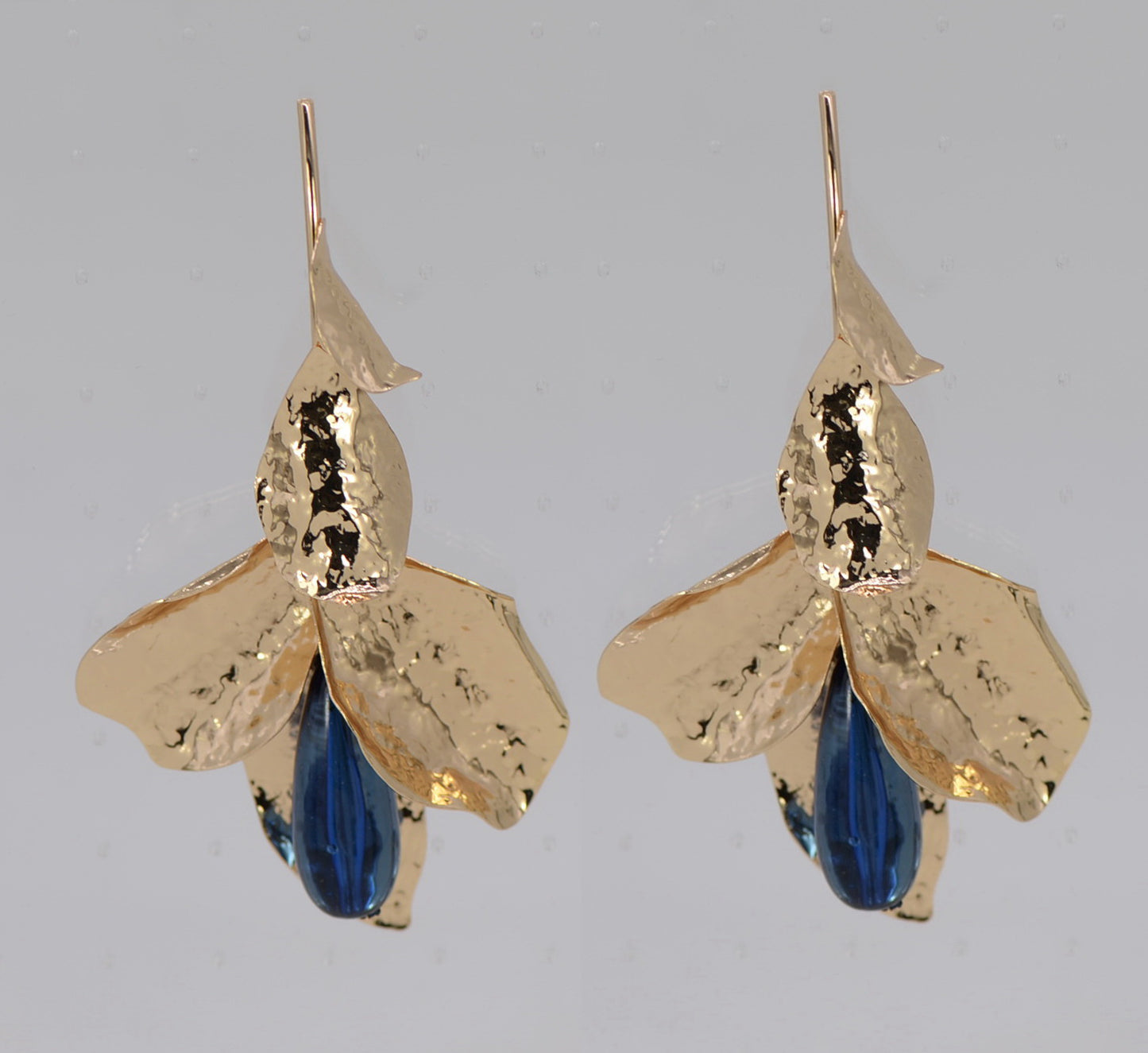 E0261 | Sculpted Petal Statement Earrings | 25E6079