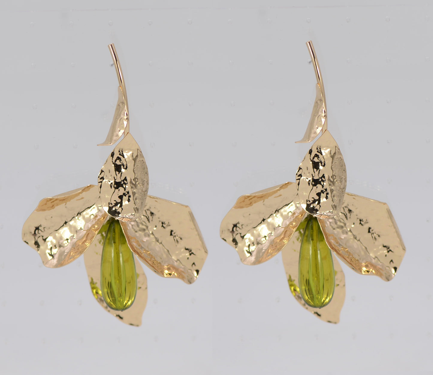 E0261 | Sculpted Petal Statement Earrings | 25E6079