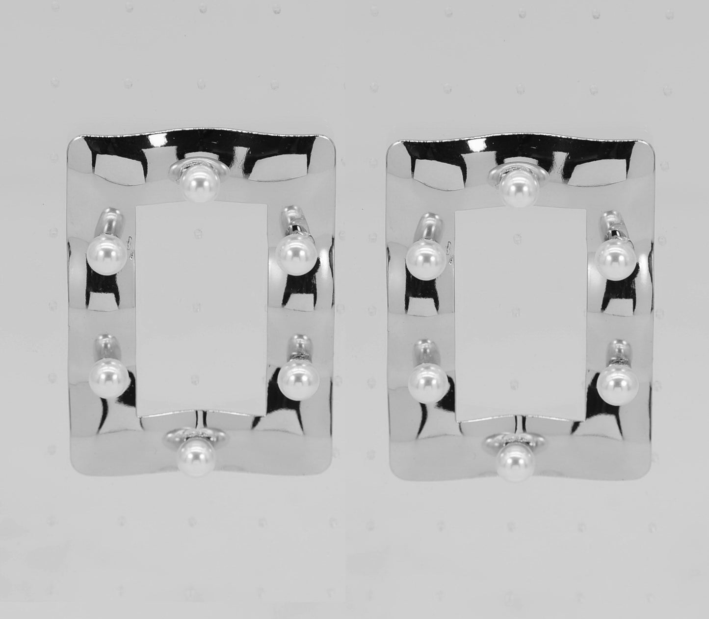 E0291 | Square Pearl Frame Earrings | 25E6824