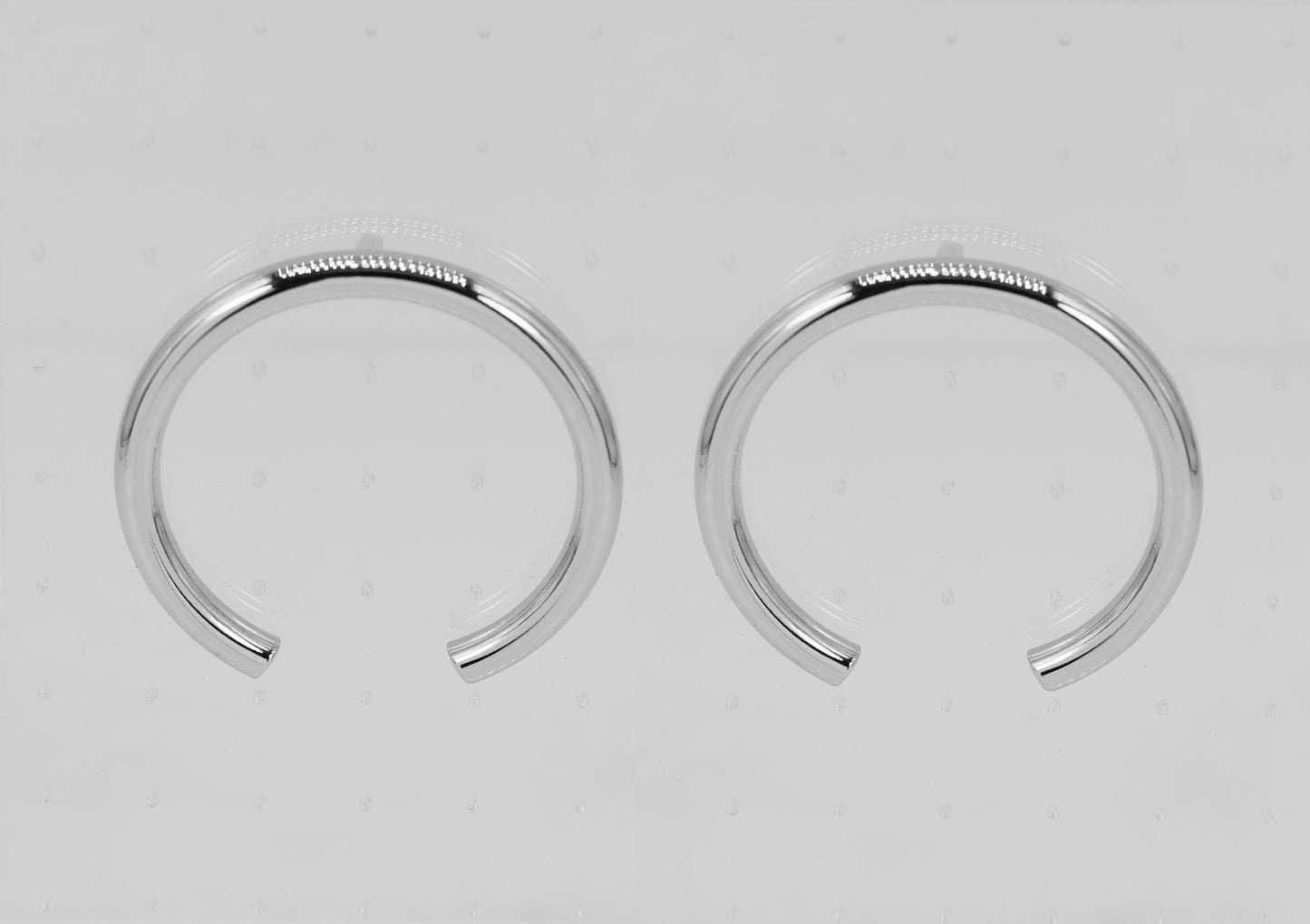 E0308 | Sleek Cuff Hoop Earrings | 25E6836