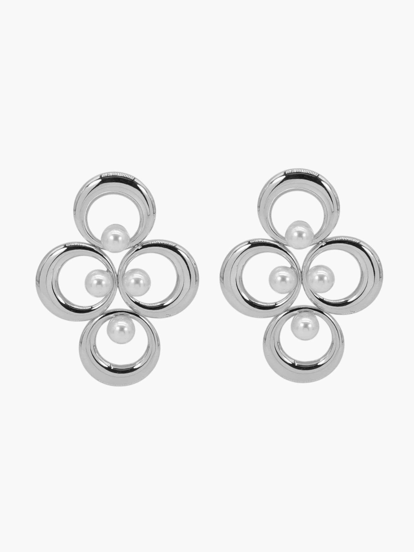 E2309 |Large Four-Petal Pearl Earrings | 25E6985