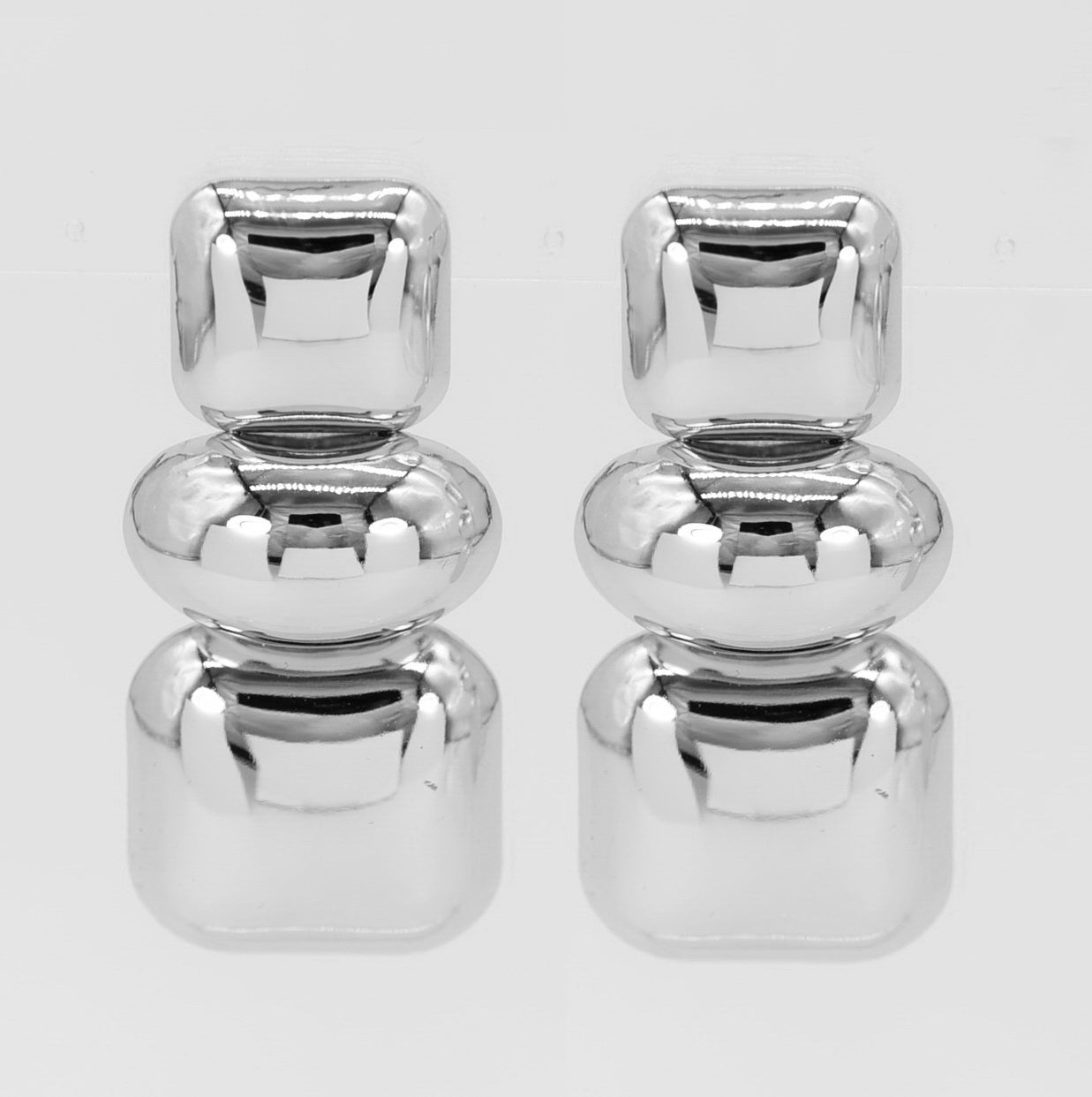E2312 | Modern Tiered Stud Earrings | 25E7028
