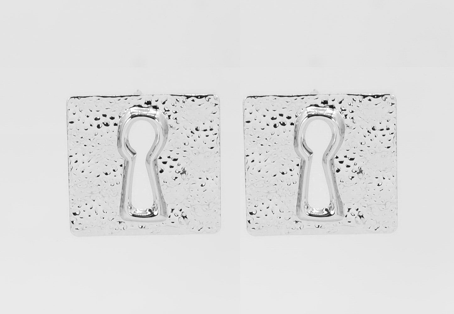 E2500 | Keyhole Stud Earrings | 25E7206