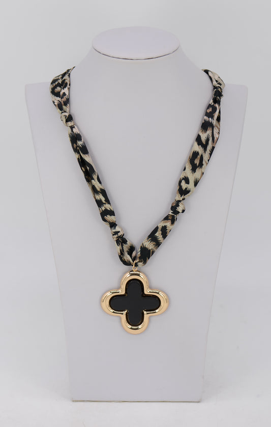 N0714 25N1642 Clover Necklace