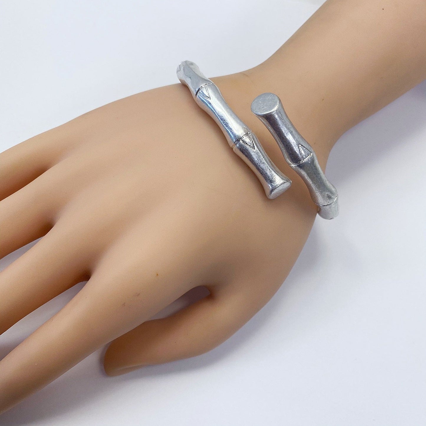 B0149 HB1785 Matte Colored Bamboo Designed Metal Bracelet