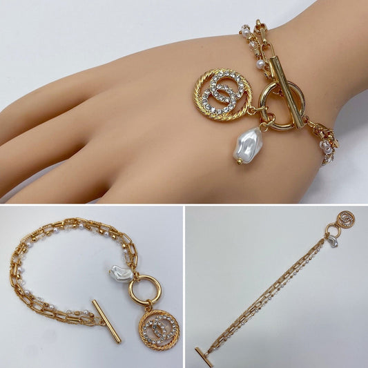 Pearl and Gold Double 'O" toggle closure charm bracelet