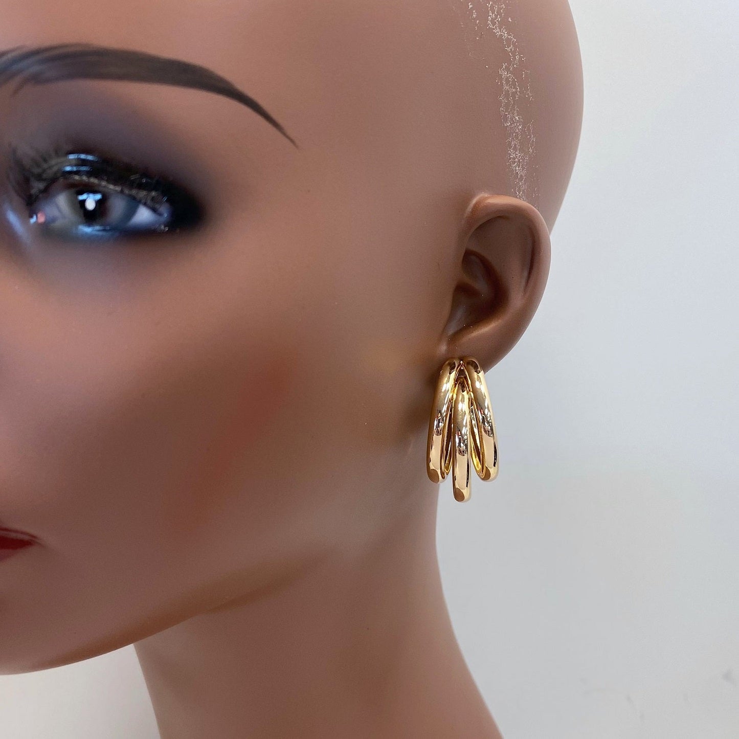 E0962 | Bold Triple Band Earrings | KE5181