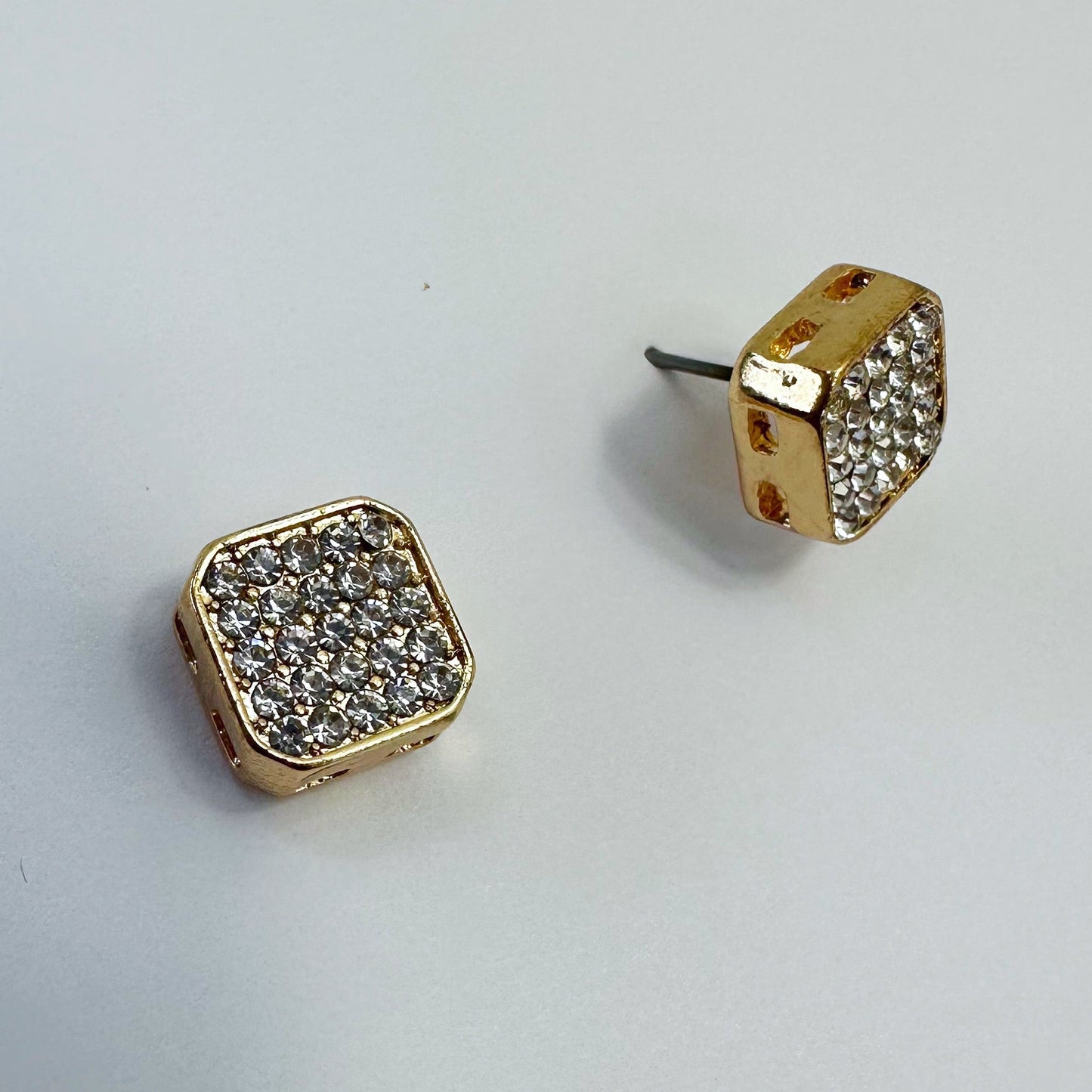 E1454 KE3417 Stud Earrings
