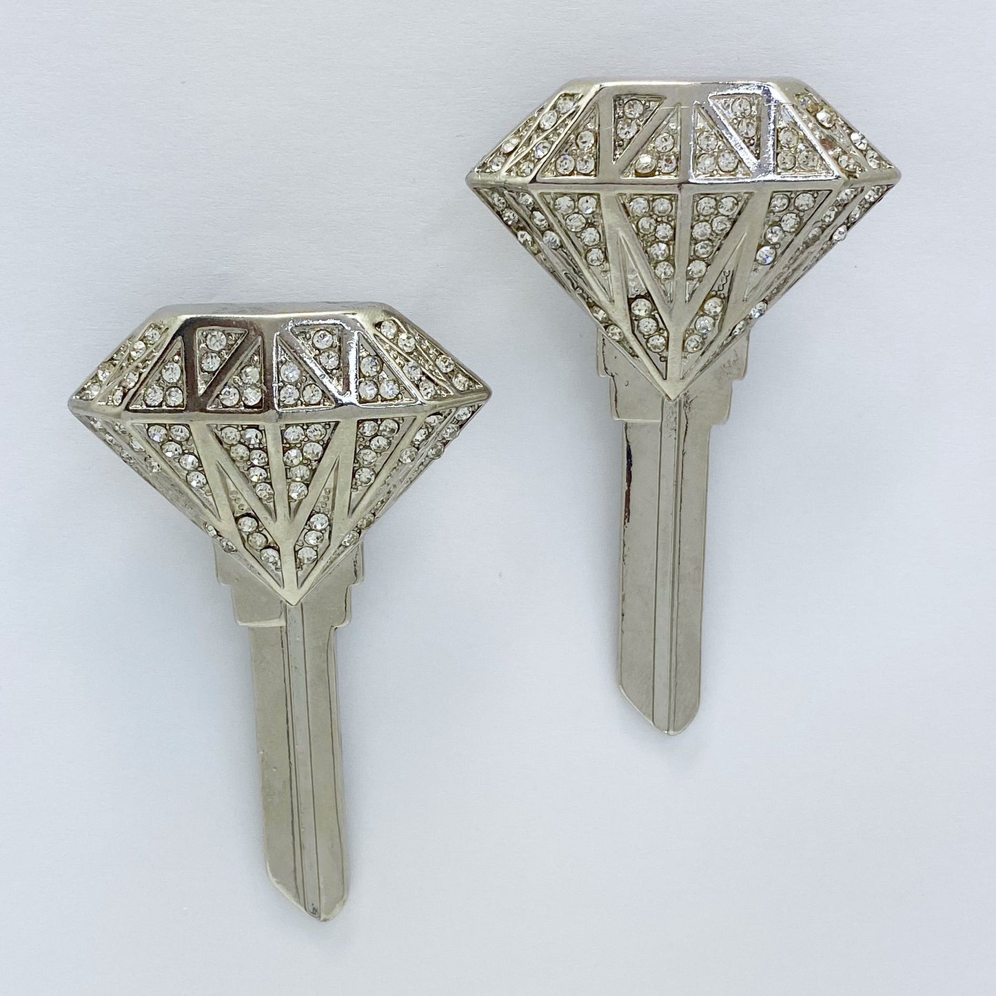 E1719 DE1002 Key Drop Earrings