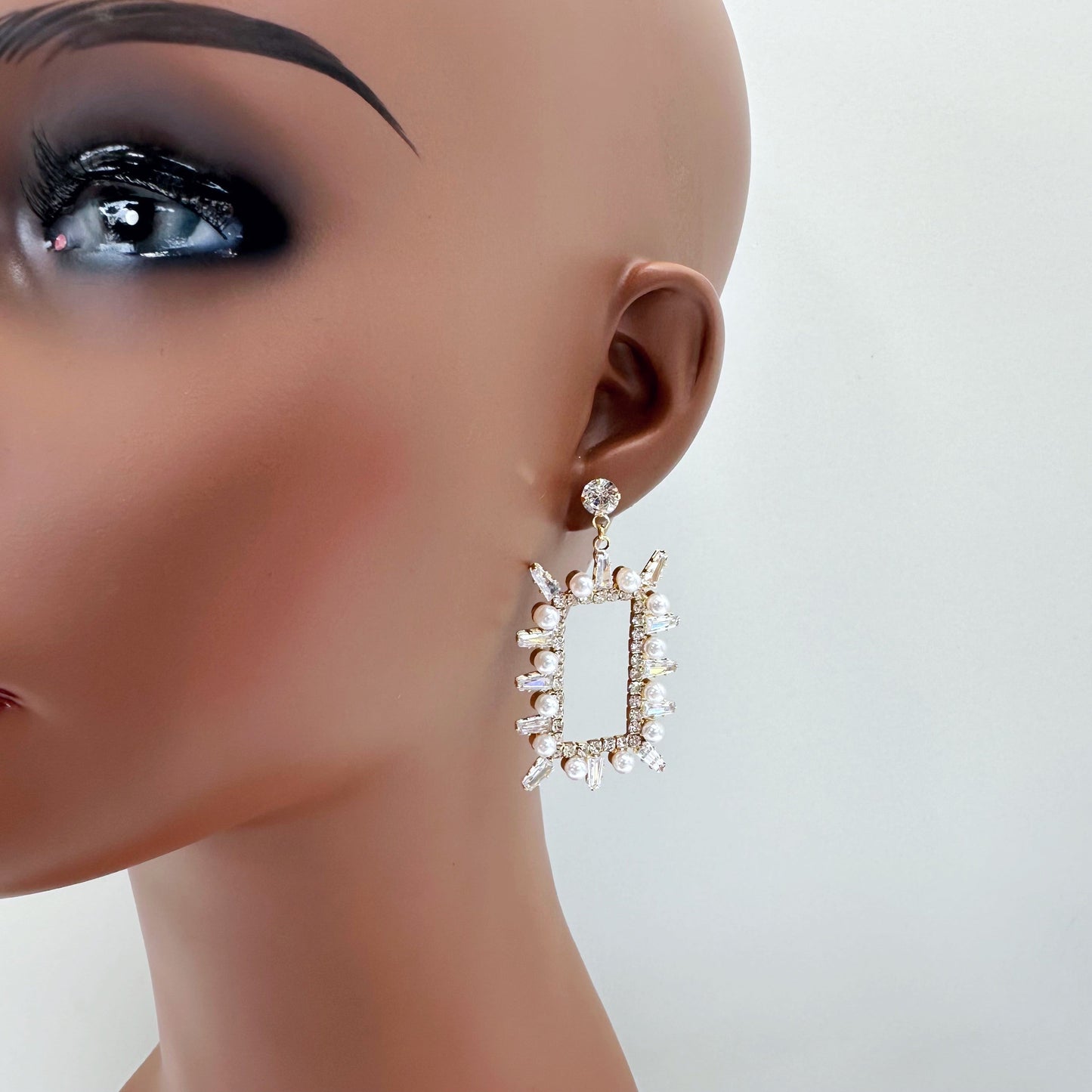 E1401 28432 Drop Dangle Earrings