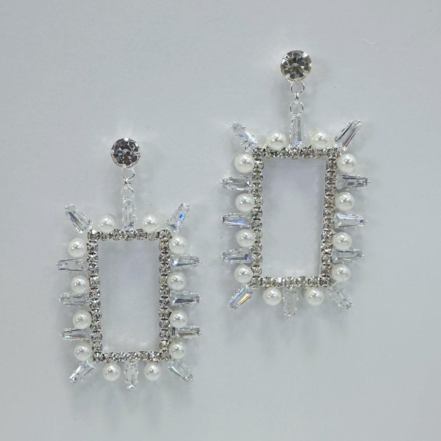 E1401 28432 Drop Dangle Earrings