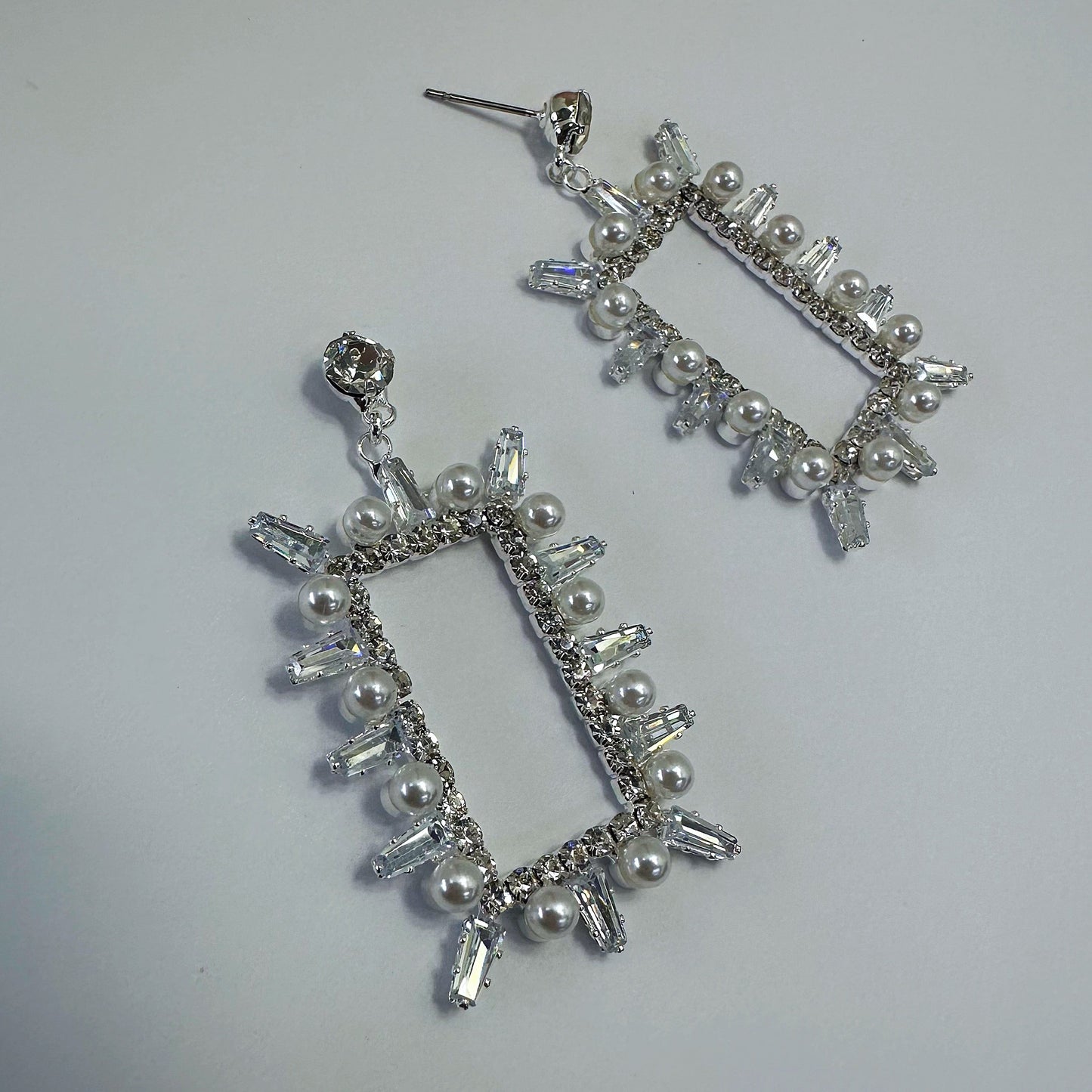 E1401 28432 Drop Dangle Earrings