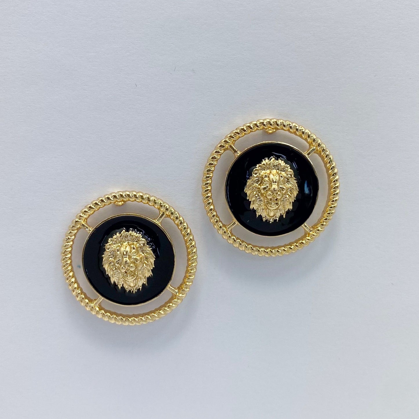 E0829 KE3445 Lionhead Design Stud Style Round Shape Drop Post Earrings