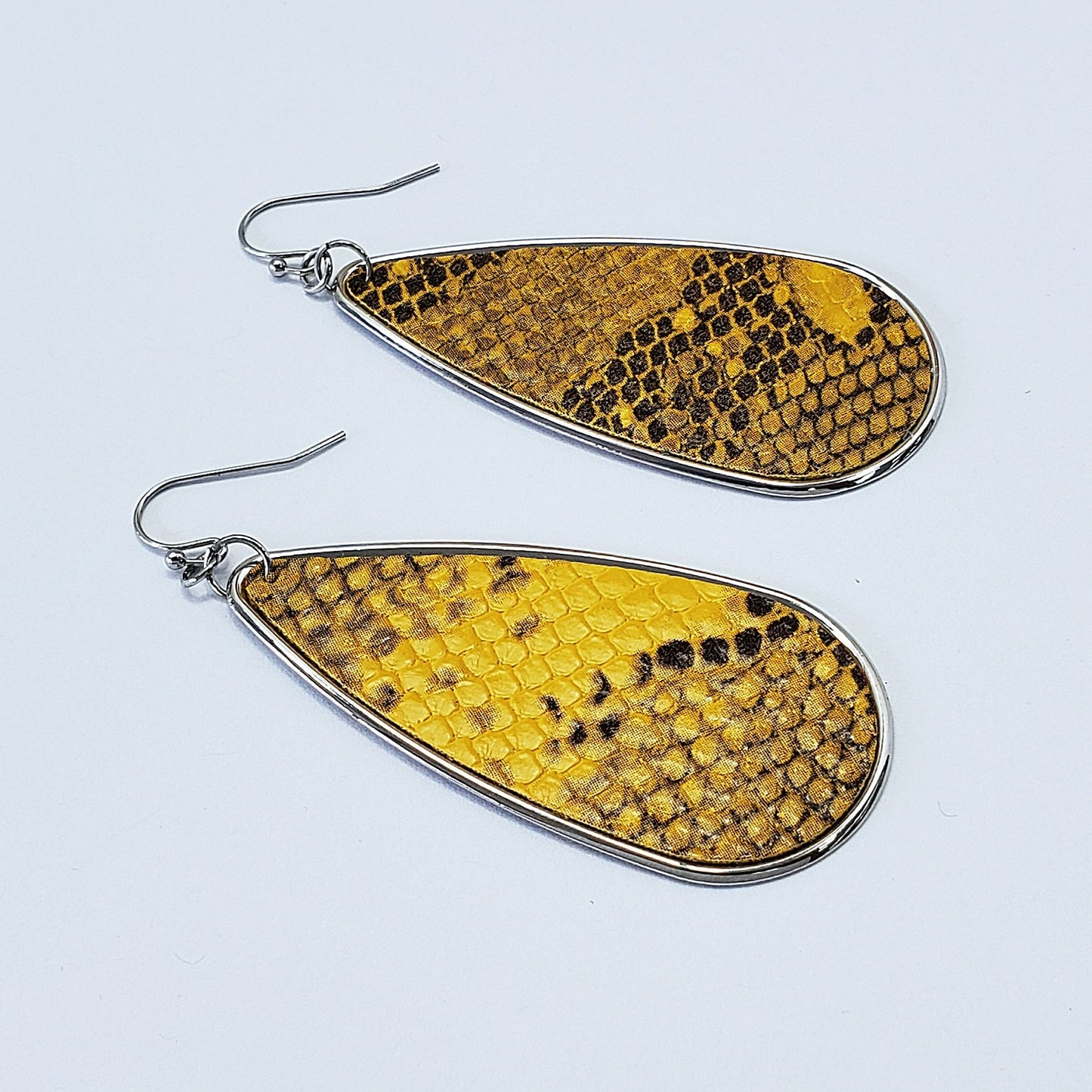 E0703 TE9049 SNAKE SKIN PATTERN TEARDROP DROP DANGLE EARRINGS