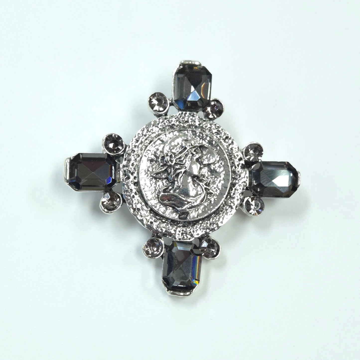 BR0221 GBR1201 Brooch