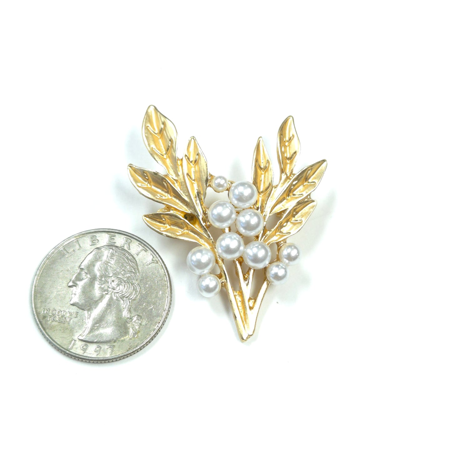 BR0252 | Pearl Leaf Brooch | GBR1232