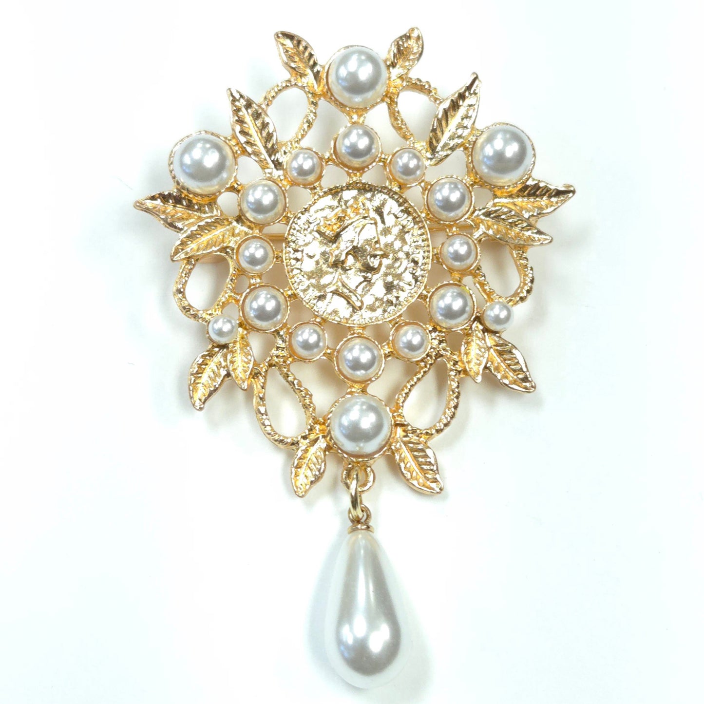 BR0253 | Timeless Pearl Brooch | GBR1233
