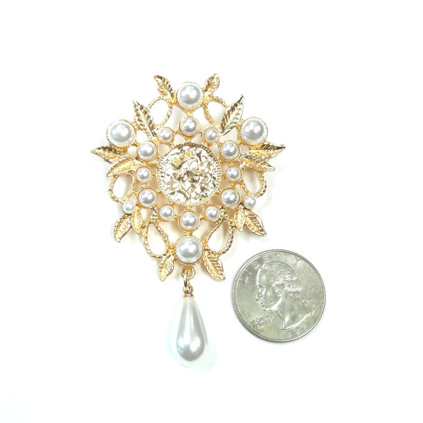 BR0253 | Timeless Pearl Brooch | GBR1233