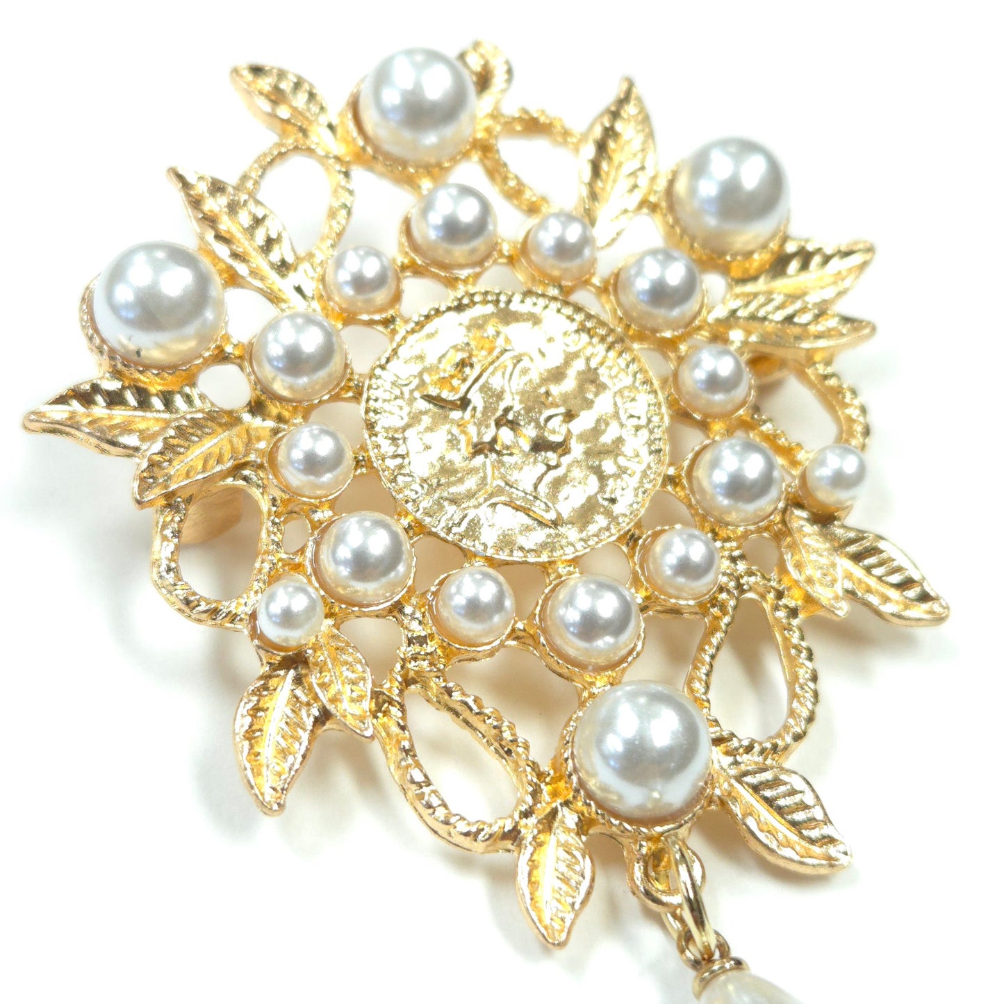 BR0253 | Timeless Pearl Brooch | GBR1233