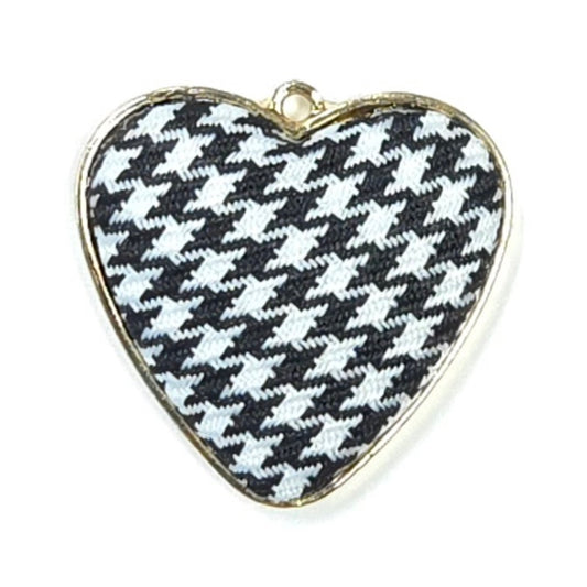C0075 | Houndstooth Heart Charm | GC1129