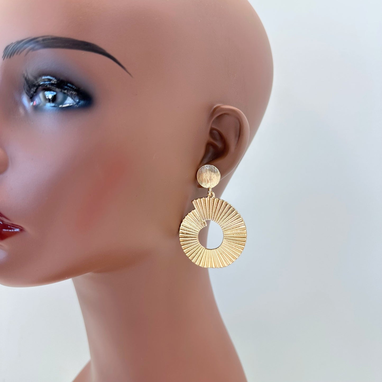 E1756 | Gold Sunburst Earrings | 78E4523
