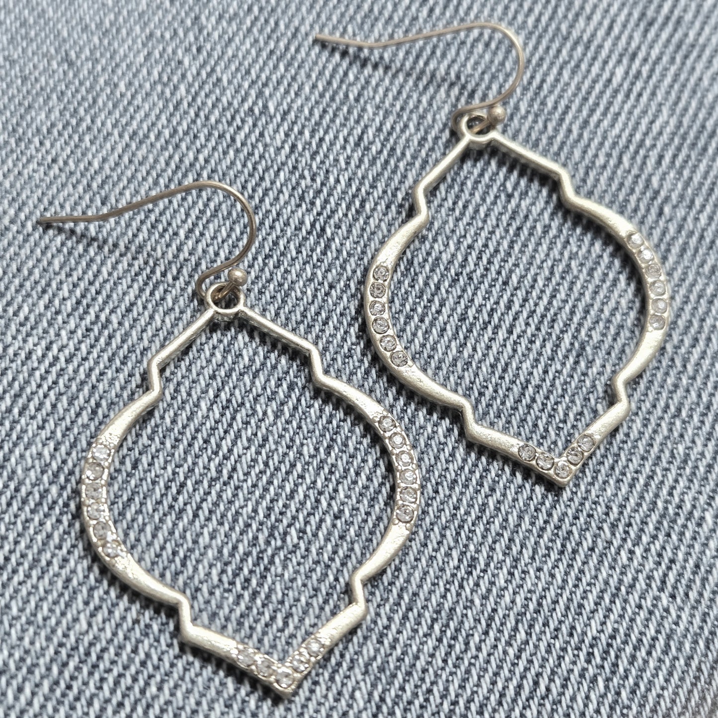 E1157 HE3121 Quatrefoil Design Drop Dangle Hook Earrings