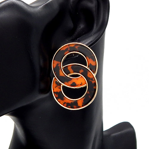 Earring with tortoiseshell pattern on a black mannequin ear
