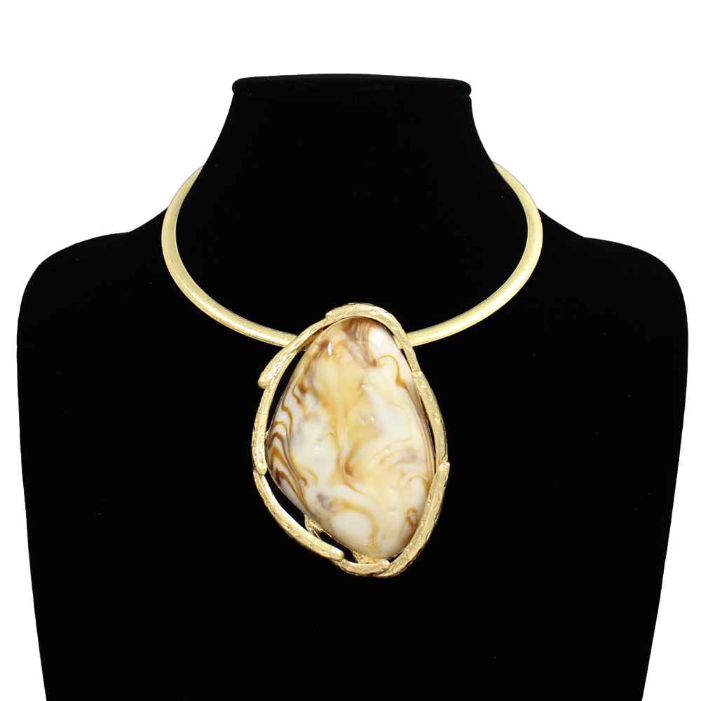 Oversized Textured Pendant Collar Necklace | N5405