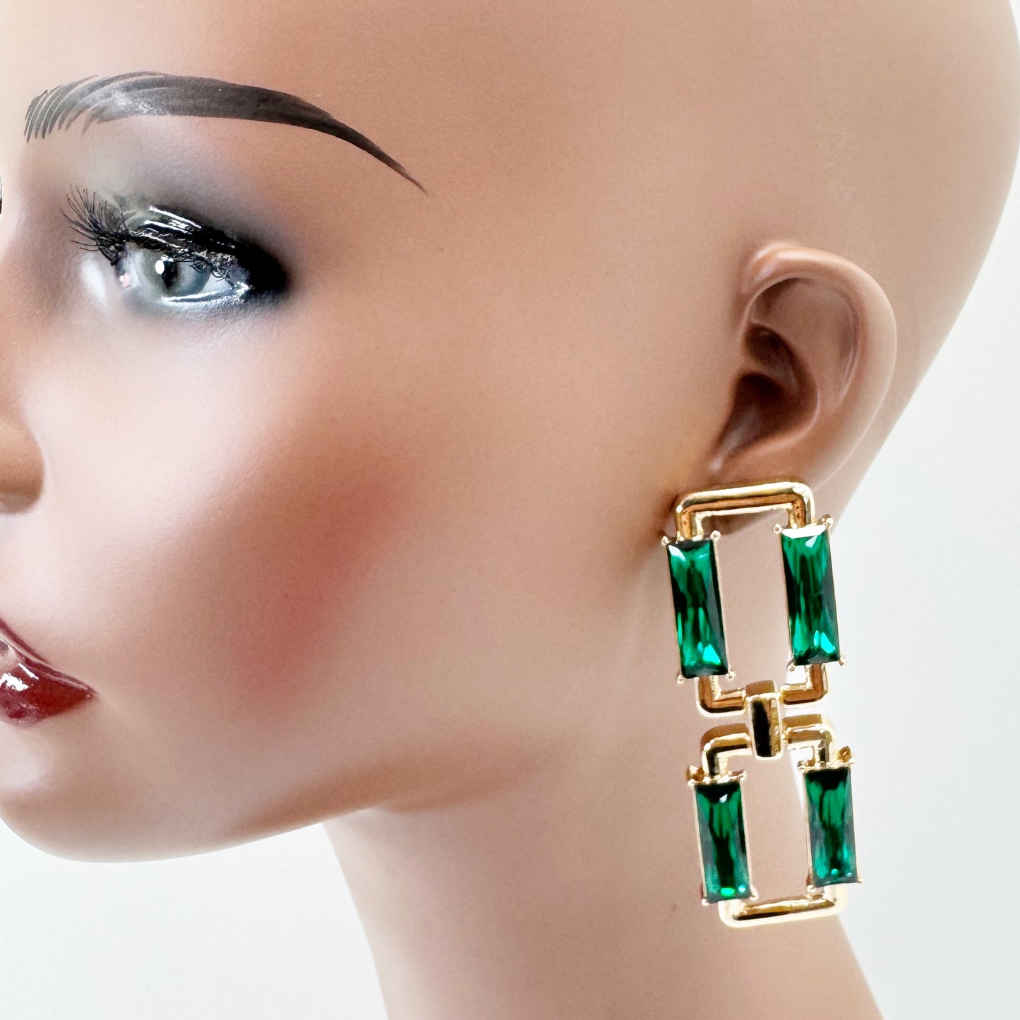 E0126 | Linked Crystal Earrings | 25E4897