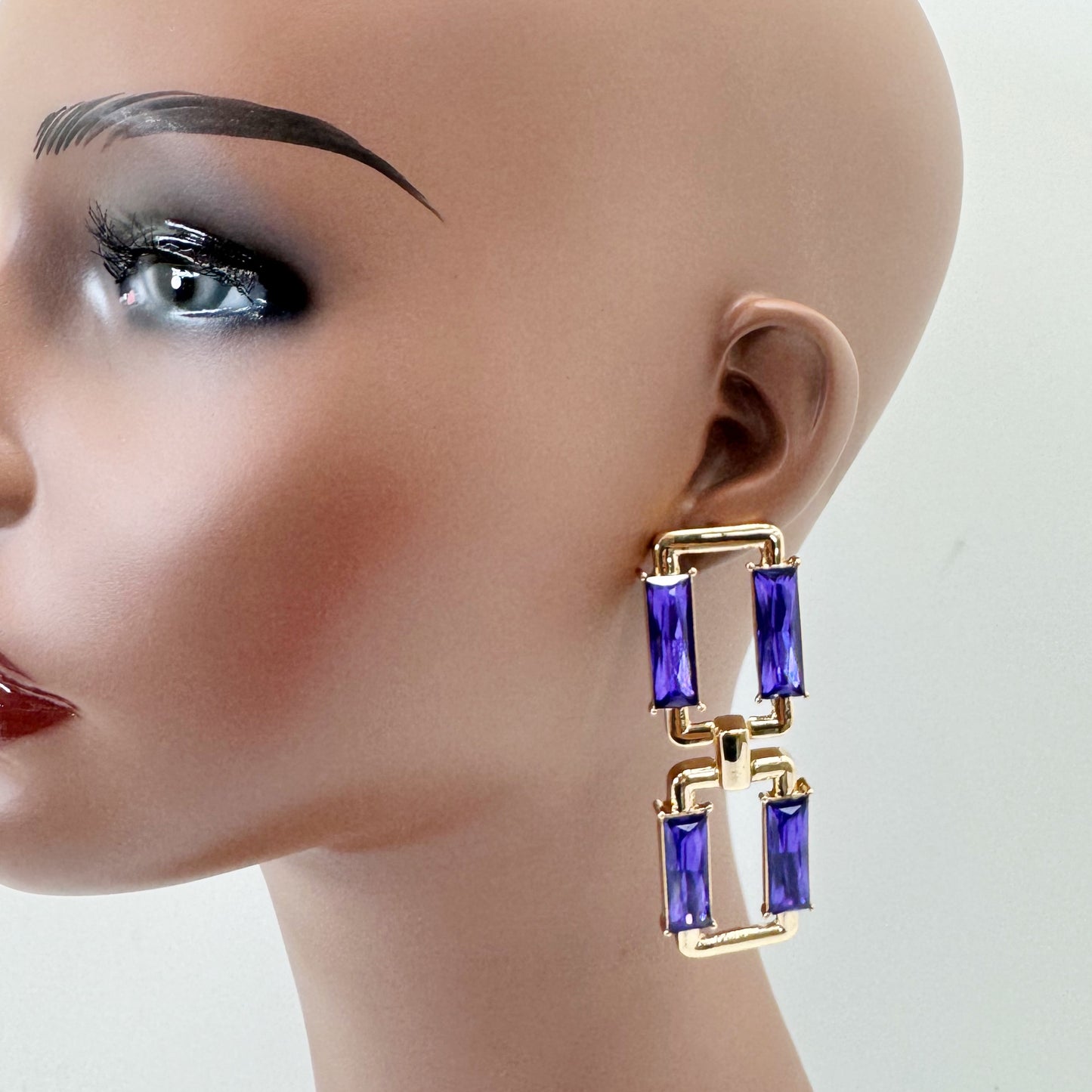 E0126 | Linked Crystal Earrings | 25E4897