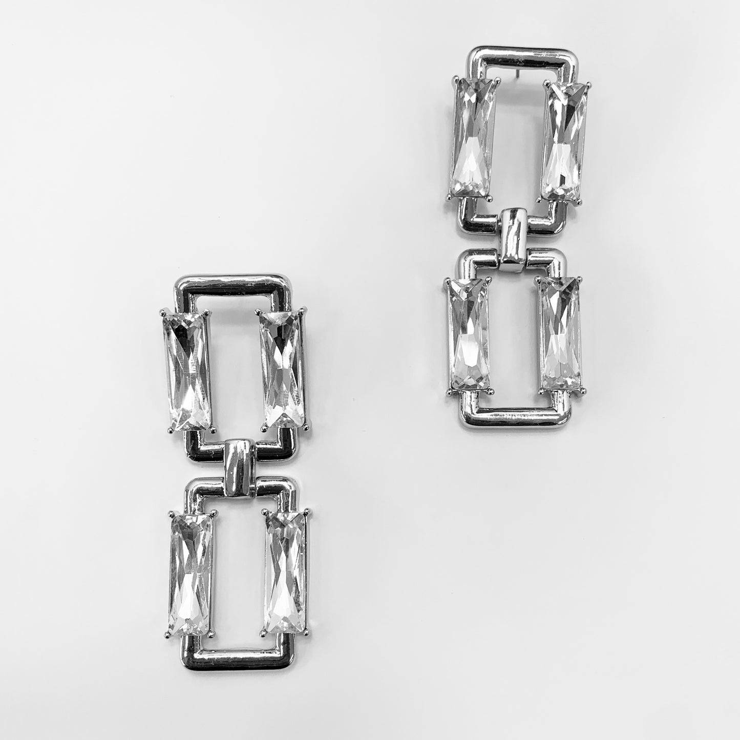 E0126 | Linked Crystal Earrings | 25E4897