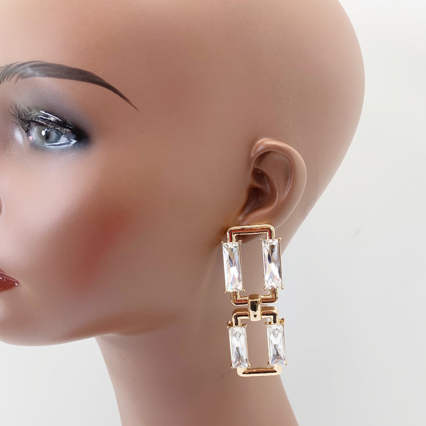 E0126 | Linked Crystal Earrings | 25E4897