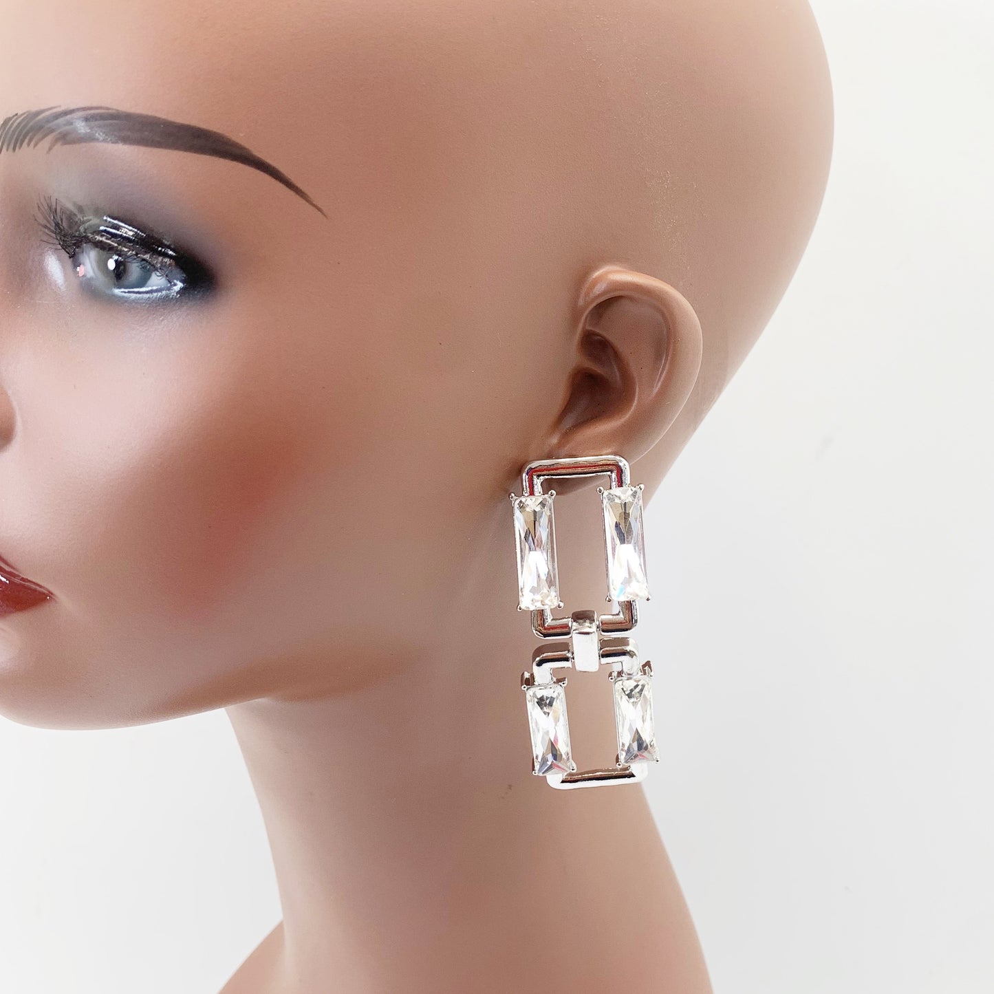 E0126 | Linked Crystal Earrings | 25E4897