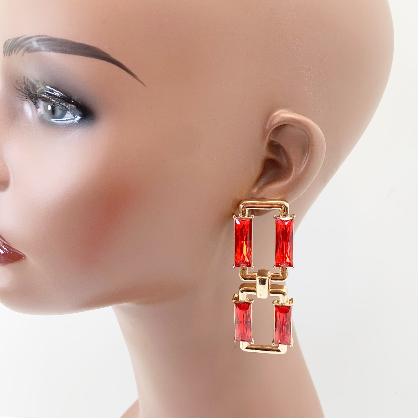 E0126 | Linked Crystal Earrings | 25E4897
