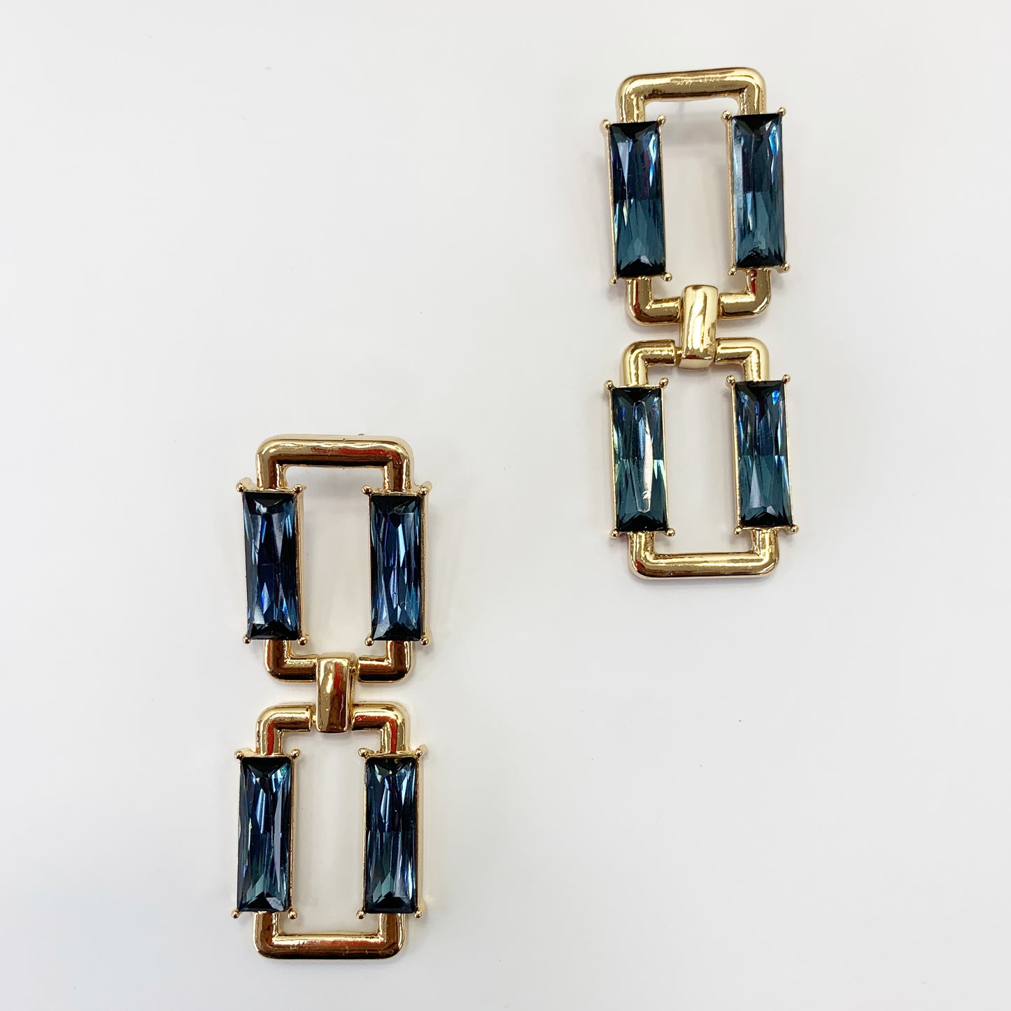 E0126 | Linked Crystal Earrings | 25E4897