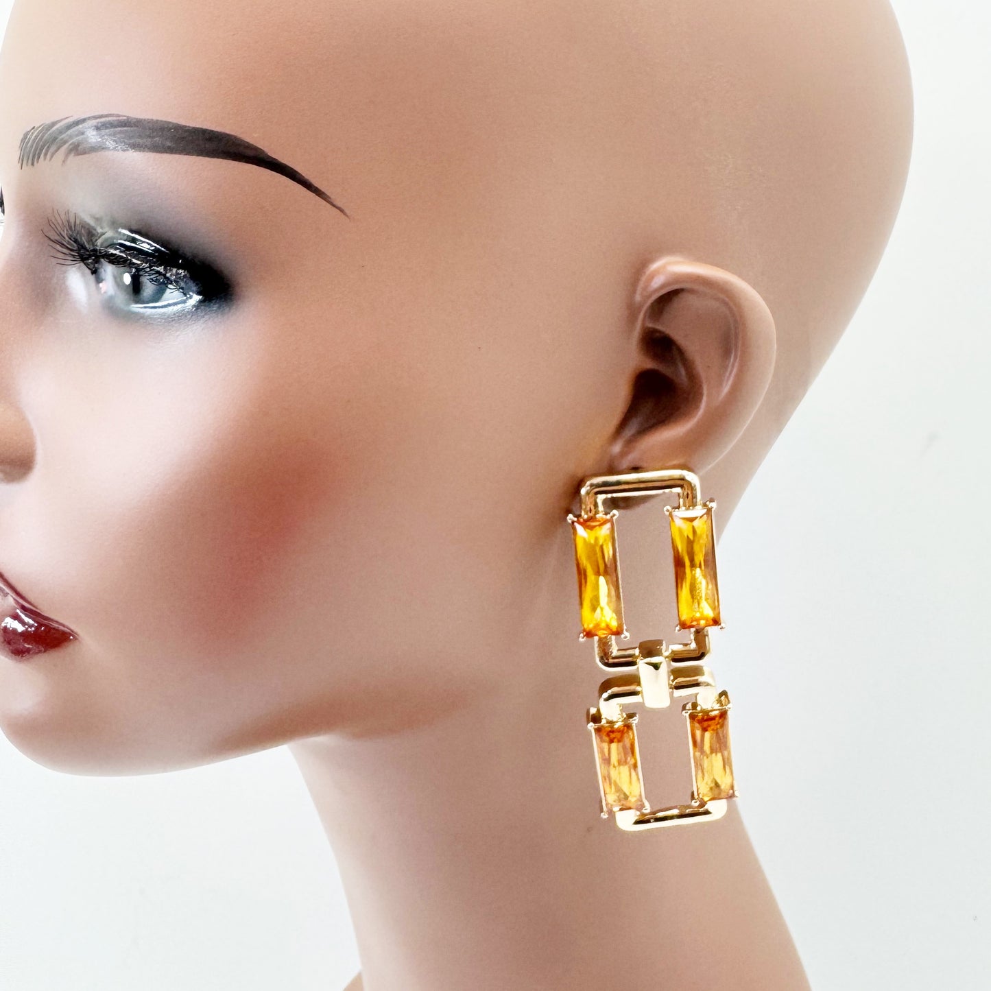 E0126 | Linked Crystal Earrings | 25E4897