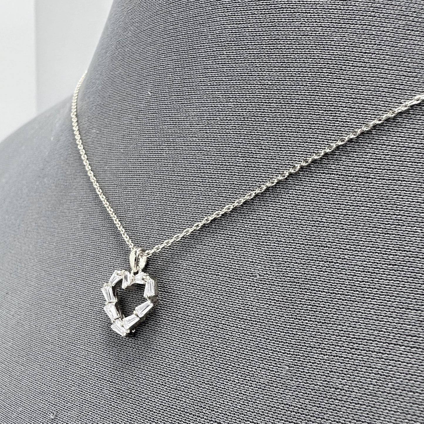 N0008 | Baguette Crystal Heart Necklace | SB29488