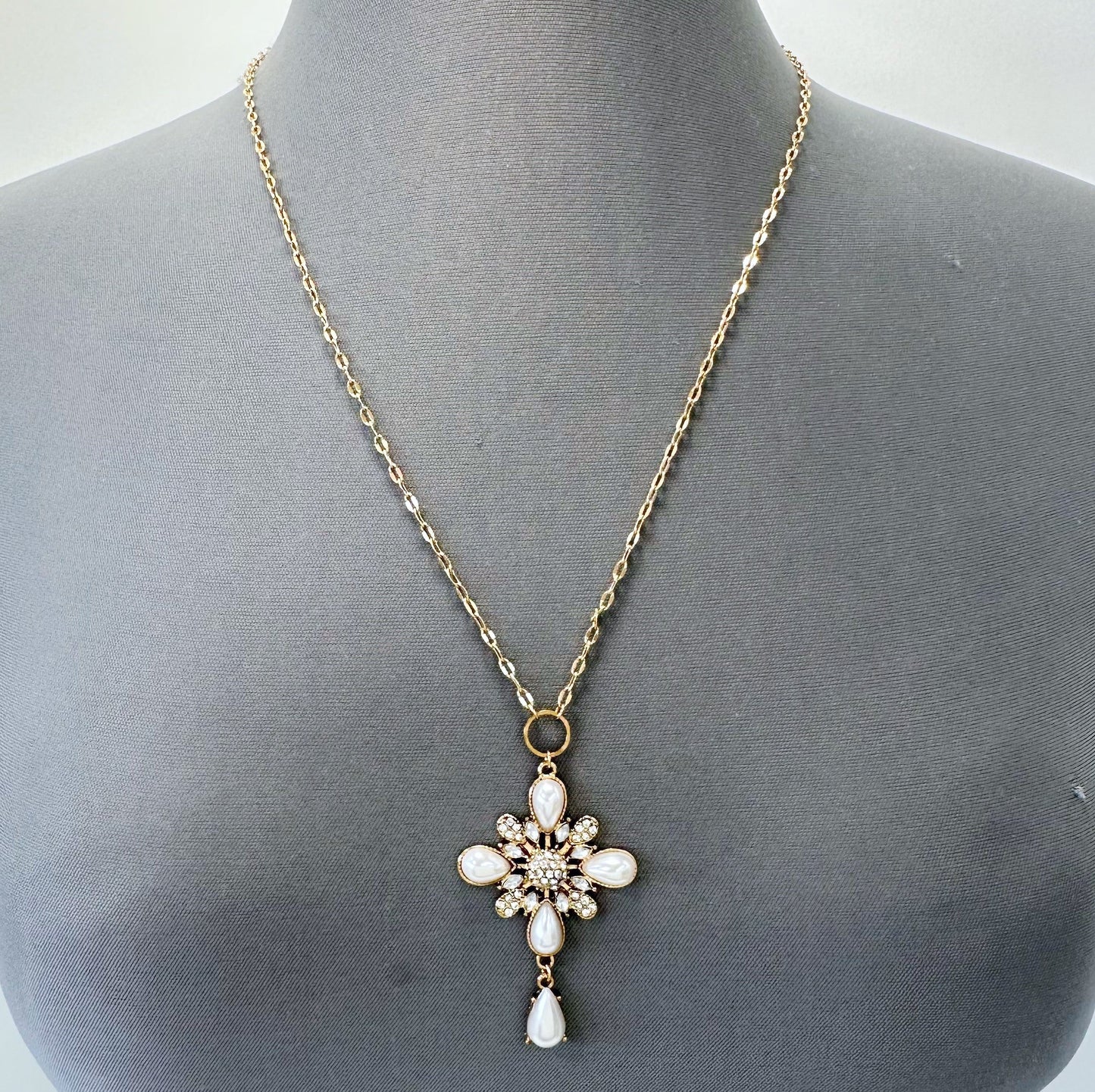 N0730 16687 Cross Necklace