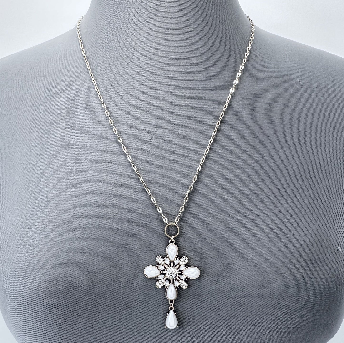 N0730 16687 Cross Necklace
