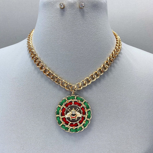 N0488 JCNE2800 Bee Designed Circle Shape Pendant Necklaces