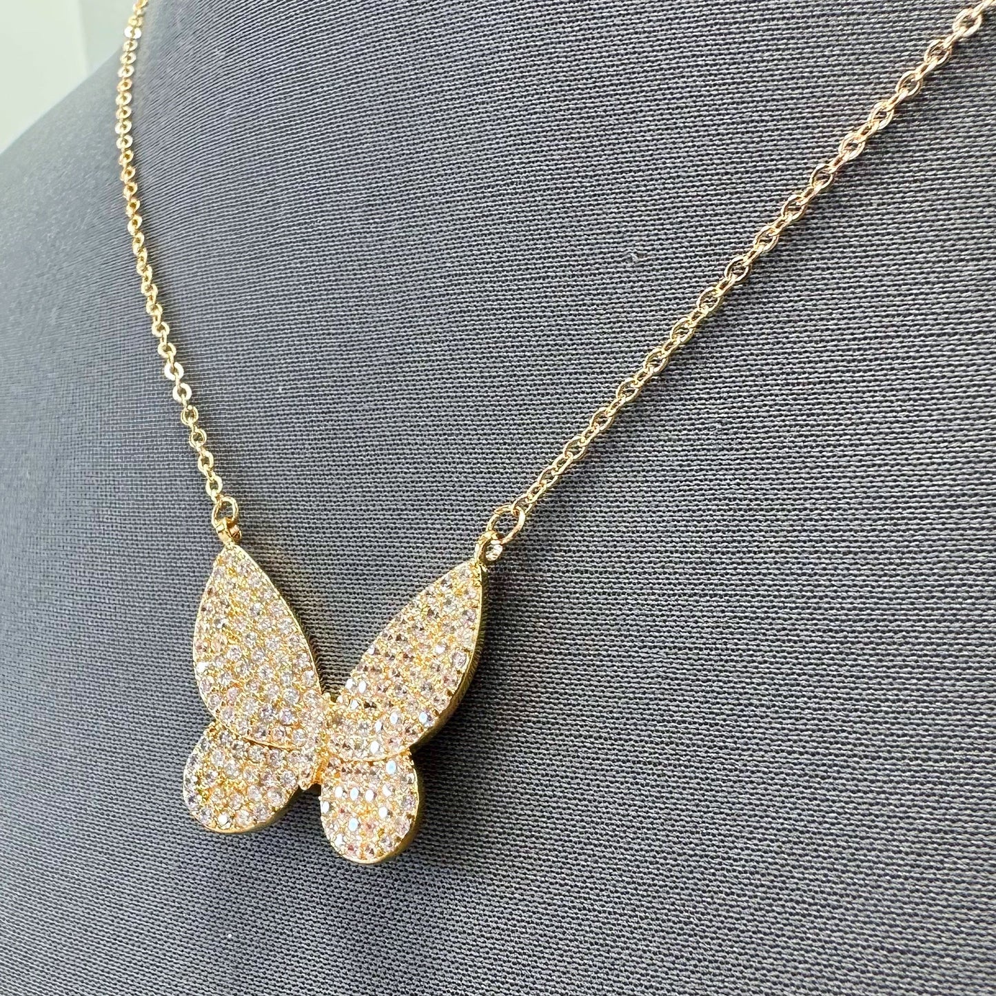 N0573 18042 Butterfly Shape Pendant Necklace