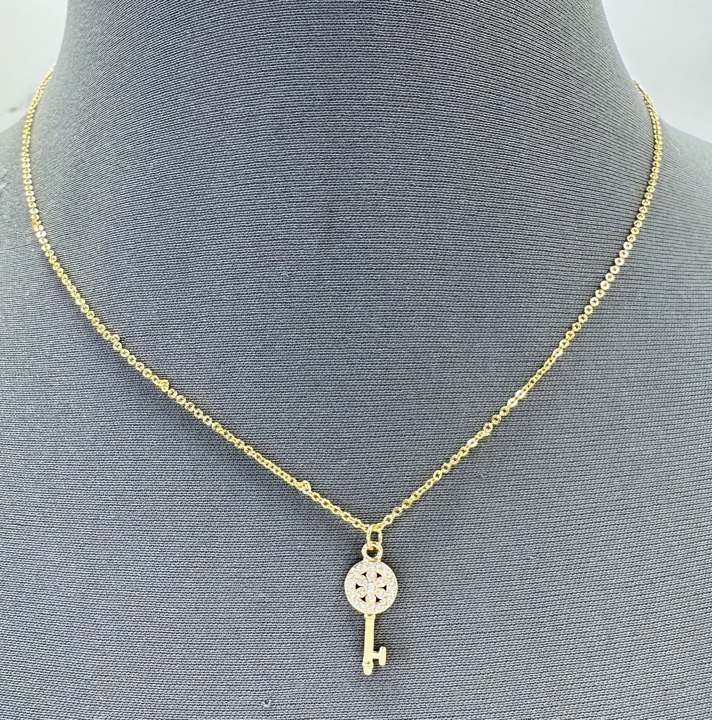 N0572 17751 Key Shape Pendant Necklace