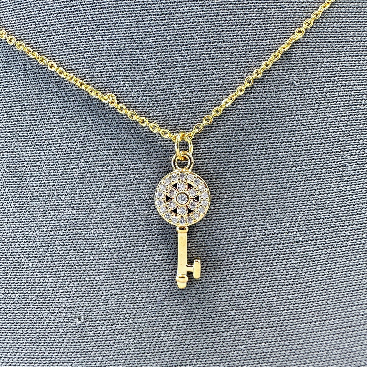 N0572 17751 Key Shape Pendant Necklace